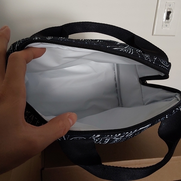 Vera Bradley Black Paisley Lunchbox NWOT - Picture 3 of 6